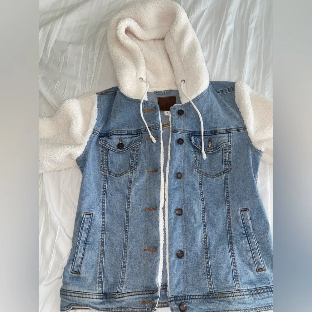Jean jacket - Picture 1 of 3